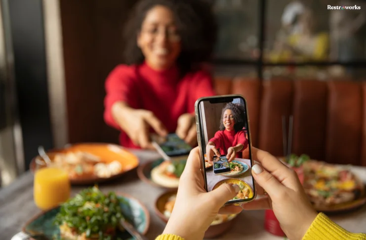 Collaborating with Food Bloggers and Influencers for Restaurant Marketing