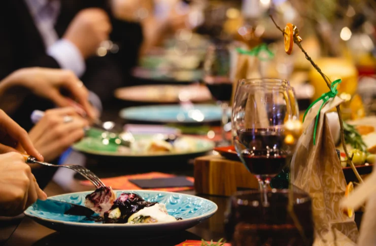 4. Hosting an͏d Catering Holiday Parties