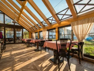 new restaurant setting