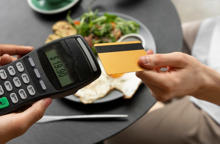 Cash vs credit card dine-in restaurant statistics