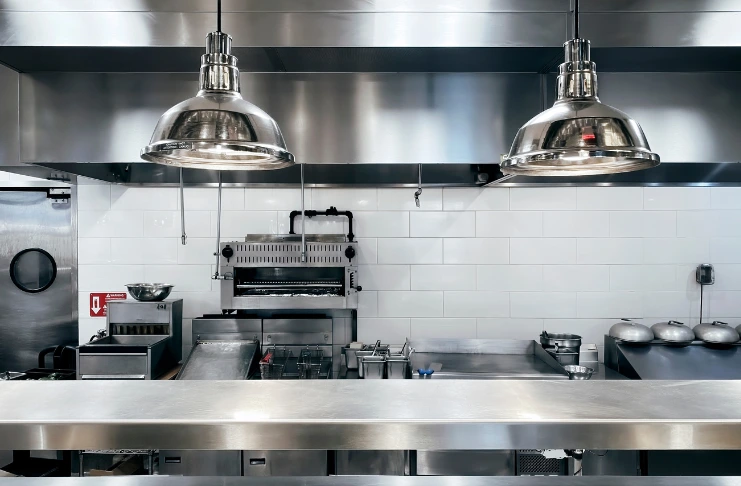 Several core factors shape real mobile kitchen rental prices:
